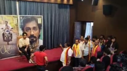 பெங்களூருவில் சித்தா பட ப்ரோமோஷன்.. வலுக்கட்டாயமாக வெளியேற்றப்பட்ட சித்தார்த் - பரபரப்பு வீடியோ இதோ!