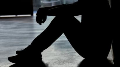 ഭര്‍ത്താവില്ലാത്ത സമയത്ത് അയല്‍വാസി ശല്യം ചെയ്യുന്നെന്ന് ആരോപണം; 30 വയസുകാരി ജീവനൊടുക്കി