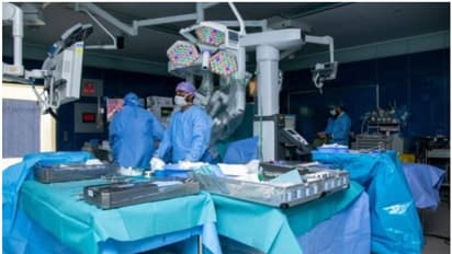 ലോകത്തിലെ ആദ്യ സമ്പൂര്ണ റോബോട്ടിക് കരള് മാറ്റിവെക്കല് ശസ്ത്രക്രിയ വിജയകരം; നേട്ടവുമായി സൗദി ആശുപത്രി