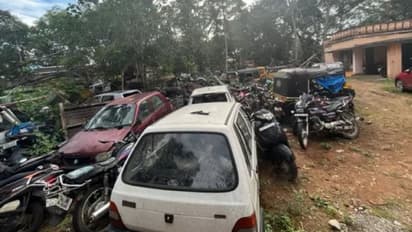 തുരുമ്പെടുത്ത്  നൂറ് കണക്കിന് വാഹനങ്ങള്‍; തൊണ്ടിവാഹനങ്ങൾ കുന്നുകൂടി ഡിവൈഎസ്പി ഓഫിസ്, ഗതാഗതക്കുരുക്ക്