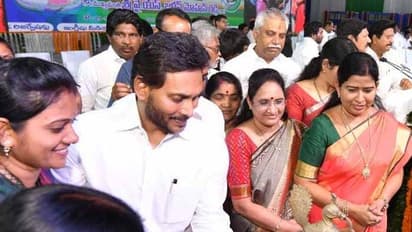 చంద్రబాబుకు అన్నీ అవినీతి మరకలే: మంచి జరిగితే మాకు అండగా నిలవాలన్న జగన్