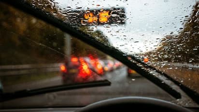 സുരക്ഷിതമാക്കാം മഴക്കാല യാത്രകള്‍; ഡ്രൈവര്‍മാര്‍ ശ്രദ്ധിക്കേണ്ട 11 കാര്യങ്ങള്‍