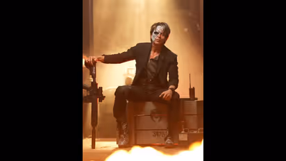 ஷாருக்கான் உயிருக்கு ஆபத்து... எச்சரித்த உளவுத்துறை - பாலிவுட் பாட்ஷாவுக்கு இனி Y+ பாதுகாப்பு வழங்க உத்தரவு..!