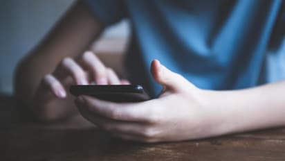 இந்தியக் குழந்தைகள்.. 13 வயதிலேயே ஆபாசப் படங்களைப் பார்க்கின்றனர் - எச்சரிக்கை விடுக்கும் நிபுணர்கள்!