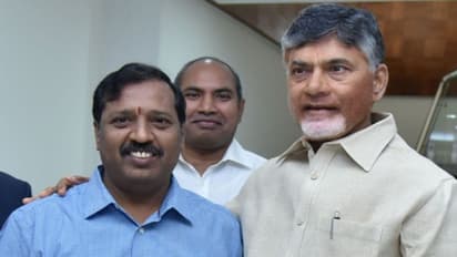 అమెరికాకు పరార్: చంద్రబాబు మాజీ పీఎస్ పెండ్యాల శ్రీనివాస్ సస్పెన్షన్