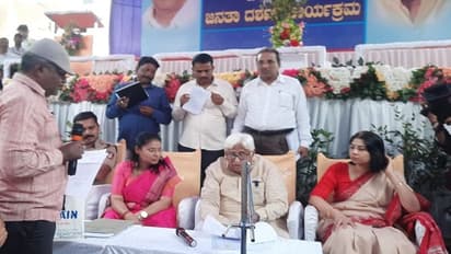 ಗದಗ: ಜನತಾ ದರ್ಶನದಲ್ಲಿ ಪದ್ಮಭೂಷಣ ಪ್ರಶಸ್ತಿಗೆ ಅರ್ಜಿ ಸಲ್ಲಿಸಿದ ವ್ಯಕ್ತಿ, ಕೆಲಕಾಲ ವಿಚಲಿತರಾದ ಸಚಿವ ಪಾಟೀಲ್..!