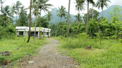 വെള്ളത്തിനും വൈദ്യുതിക്കും വഴിയില്ലാതെ കരാര്, പണി തീര്ന്നിട്ടും നോക്കുകുത്തിയായി ഈ സ്മാർട്ട് വില്ലേജ് ഓഫീസ്