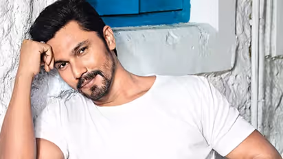 Actor Randeep Hooda celebrates Gandhi Jayanti with Indian Army in Arunachal Pradesh | WATCH