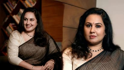 സാരിയില്‍ മനോഹരമായ ഫോട്ടോഷൂട്ടുമായി രശ്മി ബോബന്‍ : ചിത്രങ്ങള്‍