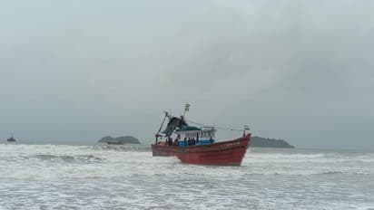Fishing Boat Missing: 40 మంది మత్స్యకారులతో బోటు గల్లంతు.. అరేబియా సముద్రంలో గాలింపు చర్యలు