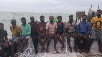 വയർലെസ് അടക്കം എല്ലാ ബന്ധവും നഷ്ടമായി, ആടിയുലഞ്ഞ് ഇടിച്ചുകയറാൻ ബോട്ട്, കേരള കോസ്റ്റ് ഗാർഡ് കണ്ടു, ഒടുവിൽ രക്ഷ 