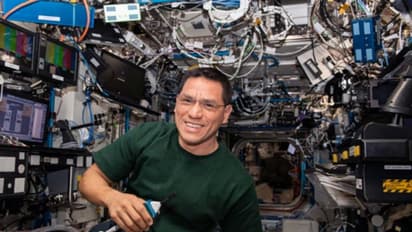 യുദ്ധഭൂമിയിലെപ്പോലെ  ലഫ്റ്റനന്റ് കേണൽ റുബിയോ  ബഹിരാകാശത്തും സ്റ്റാറായത് ഇങ്ങനെ.!