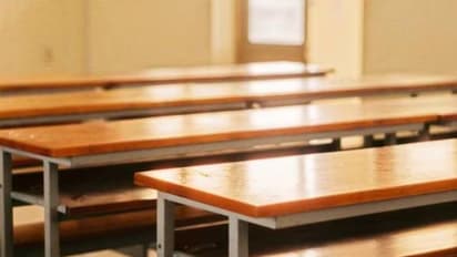 സ്കൂളിൽ നിന്ന് റീൽസ്, ലൈക്ക് ചെയ്‍തില്ലെങ്കിൽ തല്ലുമെന്ന് ഭീഷണി, അധ്യാപികമാർക്കെതിരെ വിദ്യാർത്ഥികളുടെ പരാതി