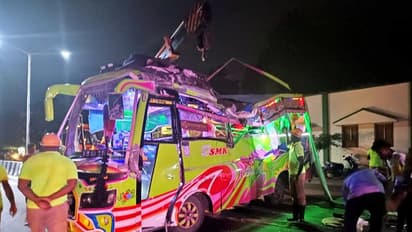 திருச்செந்தூர் சென்றபோது வேகத்தால் நிகழ்ந்த சோகம்... தலைகுப்புற கவிழ்ந்த வேன் - பெண் பரிதாப பலி