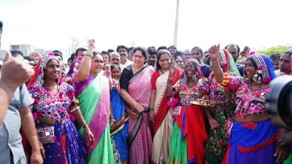 బంజారా మహిళలతో కలిసి డ్యాన్స్ చేసిన కల్వకుంట్ల కవిత (ఫోటోలు)