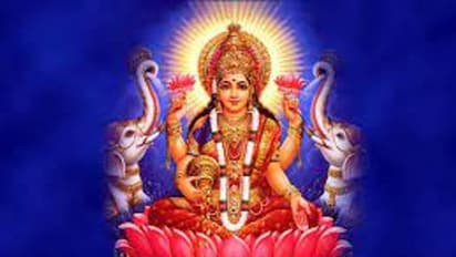 ಲಕ್ಷ್ಮಿ ದೇವಿ ನೆಲೆಸಲು ಮಲಗುವ ಮುನ್ನ ಹೀಗೆ ಮಾಡಿ