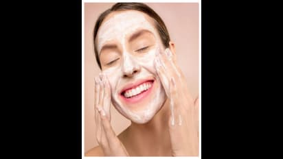 Korean Glass Skin : அரிசி மாவை இப்படி யூஸ் பண்ணுங்க; உங்களுக்கும் கொரியன் கிளாஸ் ஸ்கின் கிடைக்கும்!!