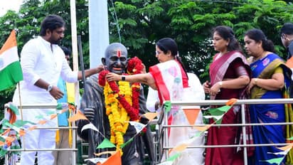 నారా భువనేశ్వరి సత్యమేవ జయతే నిరాహార దీక్ష (ఫోటోలు)