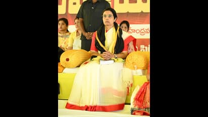 తల్లి వర్ధంతికి కూడా వెళ్లనీయకుండా ఒక మాజీ మంత్రిని అడ్డుకుంటారా?.. ఇదెక్కడి న్యాయం?: నారా భువనేశ్వరి