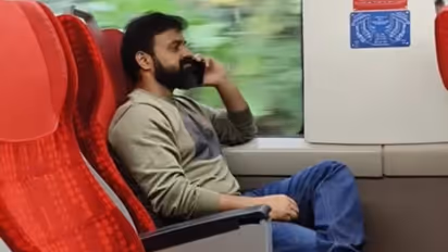 പ്രൊമോഷന് എത്രയും വേഗമെത്തണം; വന്ദേഭാരത് 'പിടിച്ച്' ചാക്കോച്ചൻ