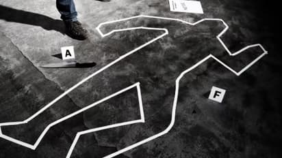 விபத்தில் பலியானவரது உடலை கால்வாயில் வீசிய போலீஸ்காரர்கள்!