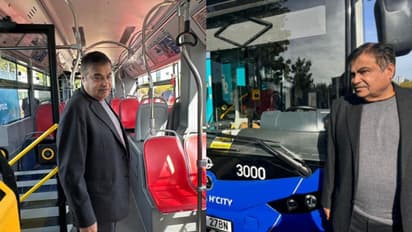 ഹരിത ഭാവിക്കായി... ഹൈഡ്രജന്‍ ബസില്‍ നിതിന്‍ ഗഡ്കരിയുടെ 'ടെസ്റ്റ് ഡ്രൈവ്'