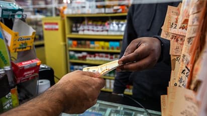 200 രൂപയുടെ ലോട്ടറിക്ക് 38 കോടി സമ്മാനം; രണ്ട് ദിവസമായി വിജയിയെ 'തപ്പി' യുകെ നാഷണൽ ലോട്ടറി !