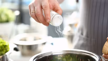 ഭക്ഷണത്തിൽ ഉപ്പ് അധികം വേണ്ട, കാരണം ഇതാണ് 