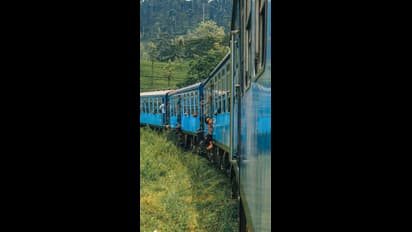 ரயில் நிலையத்தில் ரயிலை நிறுத்த மறந்த ஓட்டுநர்.. ஷாக் ஆன பயணிகள்.. பின்னர் என்ன நடந்தது?