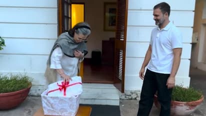 അമ്മ സോണിയാ ഗാന്ധിക്ക് രാഹുല് ഗാന്ധിയുടെ സര്പ്രൈസ്; ഹൃദ്യമായ വീഡിയോ കാണാം...