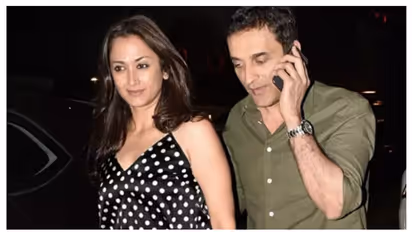 നടി ഗായത്രിയും ഭർത്താവും സഞ്ചരിച്ച ലംബോർഗിനി ഫെറാരിയിൽ ഇടിച്ച് അപകടം; രണ്ട് മരണം -വീഡിയോ