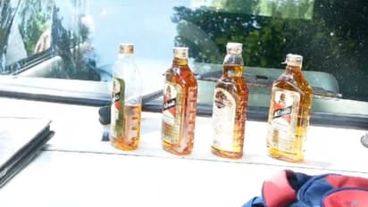 സ്കൂട്ടറില് ഗ്ലാസും വെള്ളവും ഉള്പ്പെടെ എല്ലാം സെറ്റ്; പക്ഷേ മദ്യത്തിന് ആവശ്യക്കാരനായി എത്തിയവര് കുടുക്കി