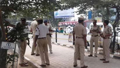 சார் பஸ் ஸ்டாப்பை காணோம் சார்.. பெங்களூரு போலீசாருக்கு வந்த வினோத புகார் - குழப்பத்தோடு துவங்கிய விசாரணை!