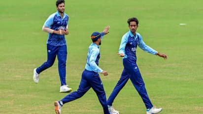 ഏഷ്യന് ഗെയിംസ്: ബംഗ്ലാദേശിനെ എറിഞ്ഞൊതുക്കി ഇന്ത്യന് സ്പിന്നര്മാര്; കുഞ്ഞന് വിജയലക്ഷ്യം