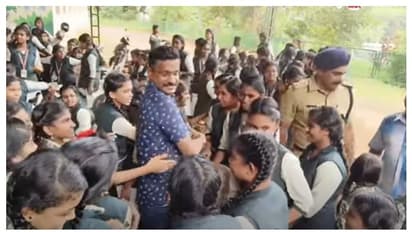 എസ്പിയെ കൊണ്ടുവരാമോ എന്ന് കുട്ടികൾ, സ്കൂളിലേക്ക് കാർത്തികിന്റെ മാസ് എൻട്രി, സിനിമയെ വെല്ലുന്ന ജീവിതകഥയും!