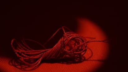 ಈ ರಾಶಿಯವರು ಕೆಂಪು ದಾರ ಧರಿಸಿದರೆ ಶನಿ ದೇವನ ಕೋಪಕ್ಕೆ ತುತ್ತಾಗೋದು ಗ್ಯಾರಂಟಿ!