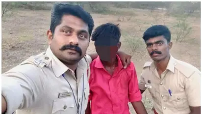 കൊലപാതക കേസിലെ പ്രായപൂര്ത്തിയാകാത്ത പ്രതിയോടൊപ്പം സബ് ഇൻസ്പെക്ടറിന്റെ 'സെല്ഫി'; പിന്നാലെ സംഭവിച്ചത് !