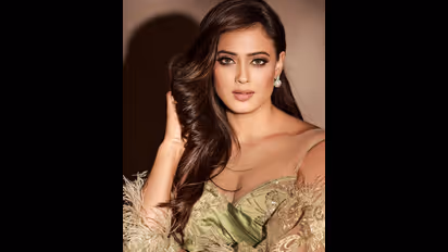 18ಕ್ಕೆ ಮದುವೆಯಾಗಿ 2 ಬಾರಿ ವಿಚ್ಚೇದನ ಪಡೆದ ಈ ನಟಿಗೆ 43 ಆದ್ರೂ ಸೌಂದರ್ಯ ಕುಗ್ಗಿಲ್ಲ!