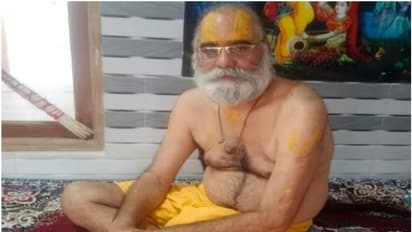 ക്ഷേത്രത്തിൽ ഭക്തരെ പോലെ പൊലീസ്; മാലയിട്ട് വണങ്ങി 'സന്യാസി'യുടെ ചെവിയിൽ കാര്യം പറഞ്ഞു, കുടുങ്ങിയതോടെ കീഴടങ്ങൽ