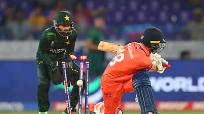 വിറപ്പിച്ചു പക്ഷെ ഒത്തില്ല; ലോകകപ്പില് നെതര്ലന്ഡ്സിനെ വീഴ്ത്തി പാകിസ്ഥാന് ജയത്തുടക്കം