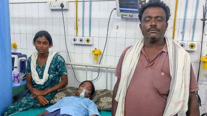 ವಿದ್ಯಾರ್ಥಿನಿಯಿಂದ ಶೌಚಾಲಯ ಕ್ಲೀನ್ ಮಾಡಿಸಿರೋ ಶಿಕ್ಷಕರು: ಆಸಿಡ್, ಬ್ಲಿಚಿಂಗ್ ವಾಸನೆಗೆ ಅಸ್ವಸ್ಥಗೊಂಡ ಬಾಲಕಿ