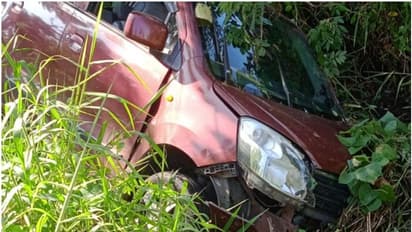 ടോറസിന് സൈഡ് കൊടുത്ത കാര് കുഴിയിലേയ്ക്ക് മറിഞ്ഞു; യാത്രക്കാര് രക്ഷപ്പെട്ടത് അത്ഭുതകരമായി