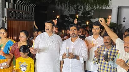 చంద్రబాబు అరెస్ట్ .. ‘ కాంతితో క్రాంతి ’ నిరసనలో పాల్గొన్న నారా భువనేశ్వరి (ఫోటోలు)