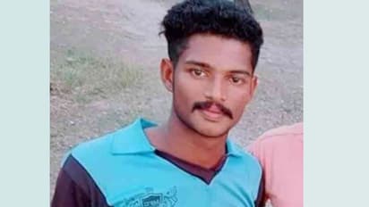 ഹരിപ്പാട് റോഡരികിൽ  നിർത്തിയിട്ട ഇഷ്ടിക കയറ്റിയ ലോറിക്ക് പിന്നിൽ ബൈക്കിടിച്ച് യുവാവിന് ദാരുണാന്ത്യം