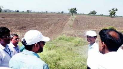 ಬಂಗಾರದಂಥ ಮೆಕ್ಕೆಜೋಳ ಬೆಳೆ ಹೋಯ್ತು: ಕೇಂದ್ರ ಬರ ಅಧ್ಯಯನ ತಂಡದ ಎದುರು ರೈತರ ಕಣ್ಣೀರು