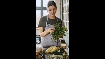 Kitchen Tips : கொளுத்தும் வெயிலில் சமையலறையில் கூலாக வேலை செய்ய சூப்பரான டிப்ஸ்!!