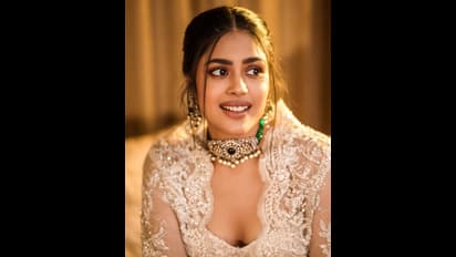 పెళ్లి పీటలెక్కబోతున్న జాతిరత్నాలు బ్యూటీ..? ఫరియా అబ్ధుల్లా చేసుకోబోయే వరుడు ఎవరో తెలుసా..? 