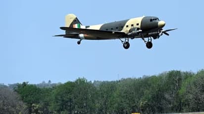 மீண்டும் பறந்த டகோட்டா: பாகிஸ்தானுக்கு எதிரான போரில் மாஸ் காட்டிய போர் விமானம்!