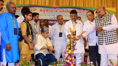 ಲಕ್ಷ್ಮಿ ಫೋಟೋ ಪೂಜೆ ಮಾಡಿದಾಕ್ಷಣ ಹಣ ಸಿಗುವುದಿಲ್ಲ: ಡಿ.ಕೆ.ಶಿವಕುಮಾರ್