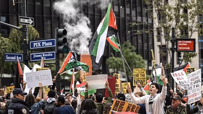 Clashes erupt as pro-Israel and pro-Palestine supporters rally across American cities - WATCH
